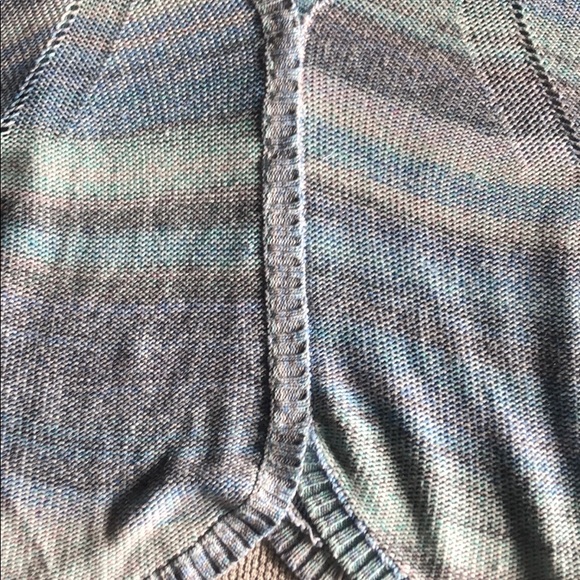 Cute multi colored sweater - Picture 2 of 2